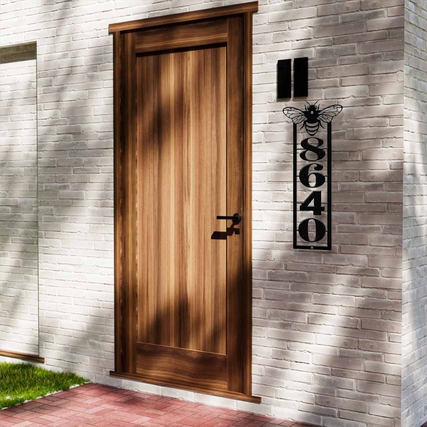 Metal Bee Address Sign, Vertical House Numbers Plaque with Detailed Bee, Mailbox Post Home Marker, Business Wall Decor, Front Porch Decor